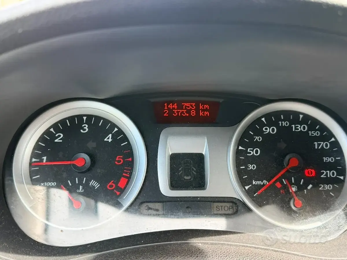 Usata Renault Clio 64 CV (47 kW) 2011 Grigio Utilitaria