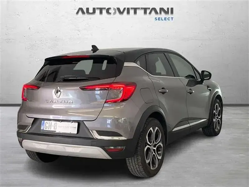 Usata Renault Captur Intens 100 CV (73 kW) 2023 Grigio scuro SUV