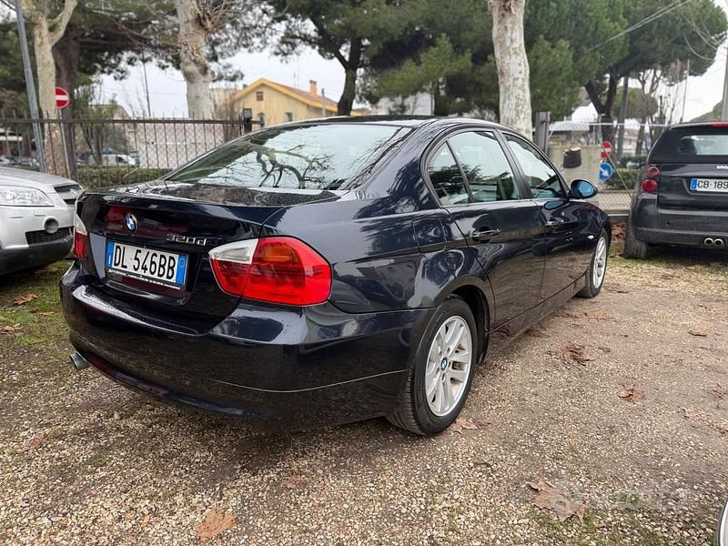 Usata BMW 320 Efficient Dynamics 177 CV (130 kW) 2007 Blu Berlina