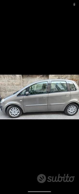 Grigio Usata 2007 Lancia Musa Monovolume | 1200 € - Immagine 1/4