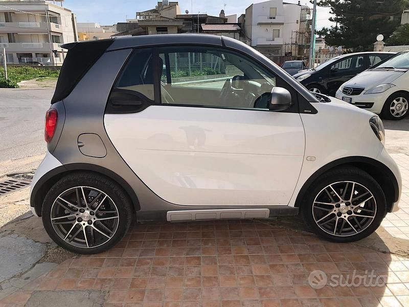 Usata Smart ForTwo Cabrio Brabus 71 CV (52 kW) 2016 Bianco Cabrio