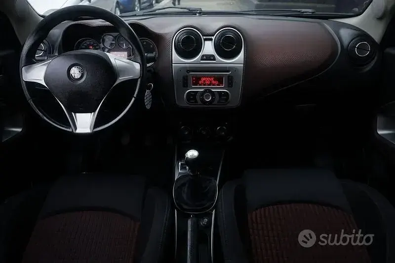Usata Alfa Romeo MiTo Distinctive 120 CV (88 kW) 2011 Nero Utilitaria