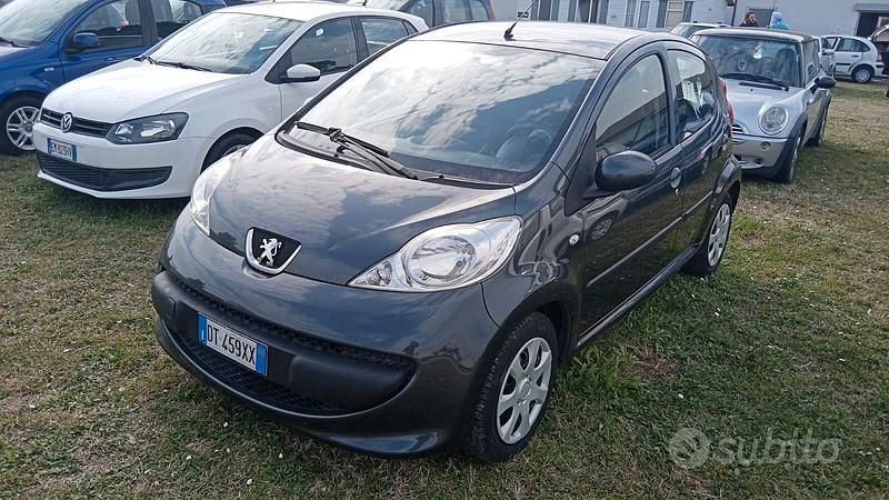 Usata Peugeot 107 68 CV (50 kW) 2008 Grigio Utilitaria
