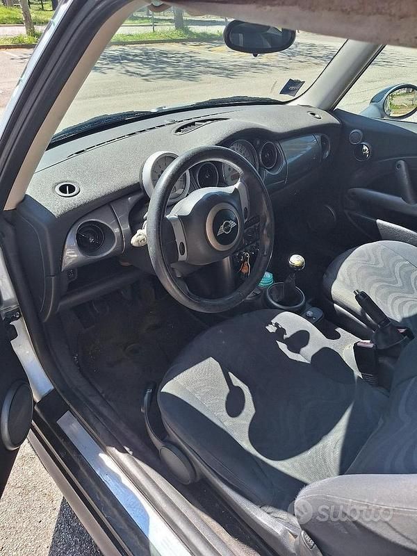 Begagnad Mini One D 75 HK (55 kW) 2004 Grå Halvkombi