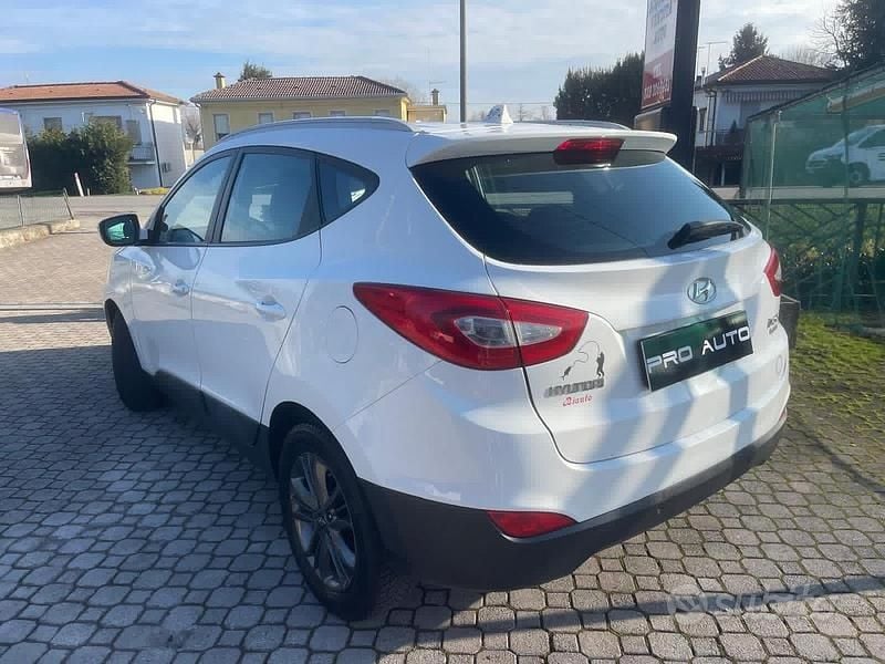 Usata Hyundai ix35 Xpossible 116 CV (85 kW) 2015 Bianco SUV