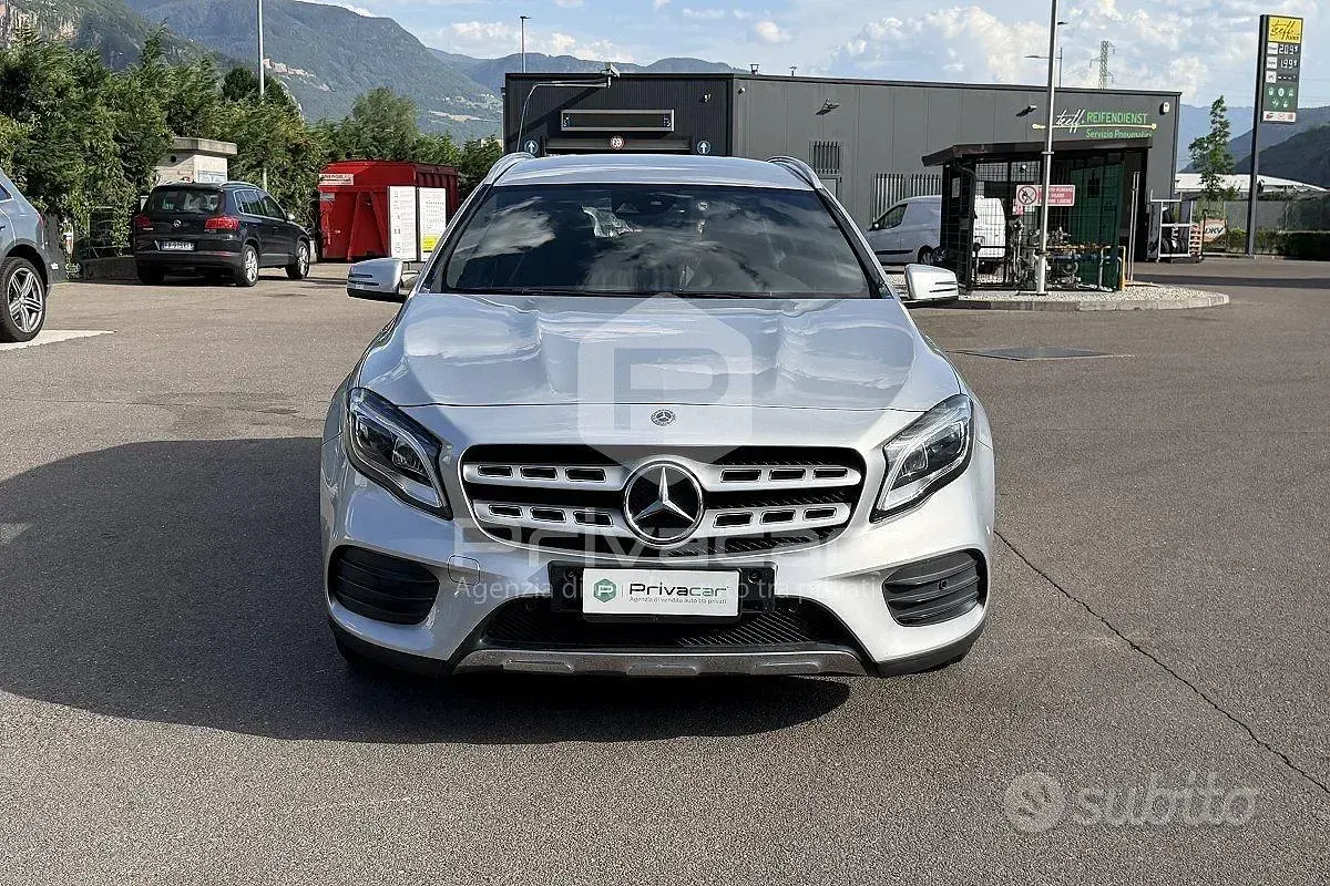 Usata Mercedes GLA200 156 CV (114 kW) 2019 Grigio SUV