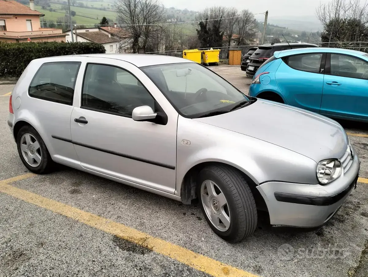 Usata VW Golf IV 75 CV (55 kW) 2000 Grigio Berlina