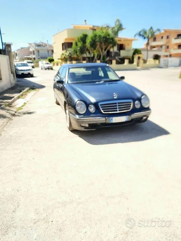 Usata Mercedes E220 2001 Bluazzurro Berlina