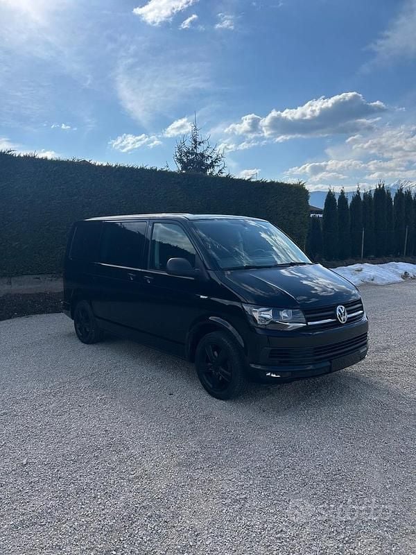 Usata VW Caravelle Comfortline 150 CV (110 kW) 2019 Nero Monovolume