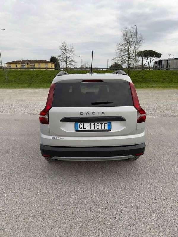 Usata Dacia Jogger Comfort 101 CV (74 kW) 2022 Argento Monovolume