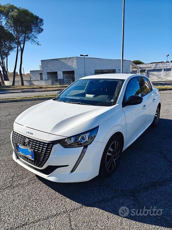 Usata Peugeot 208 Allure 100 CV (73 kW) 2024 Bianco Utilitaria