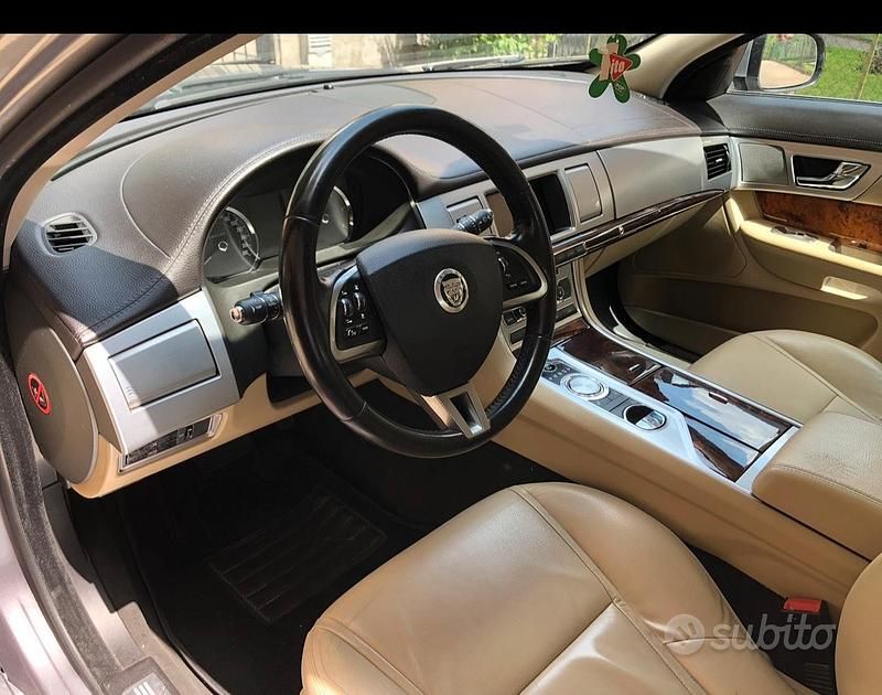 Usata Jaguar XF 2013 Marrone Berlina