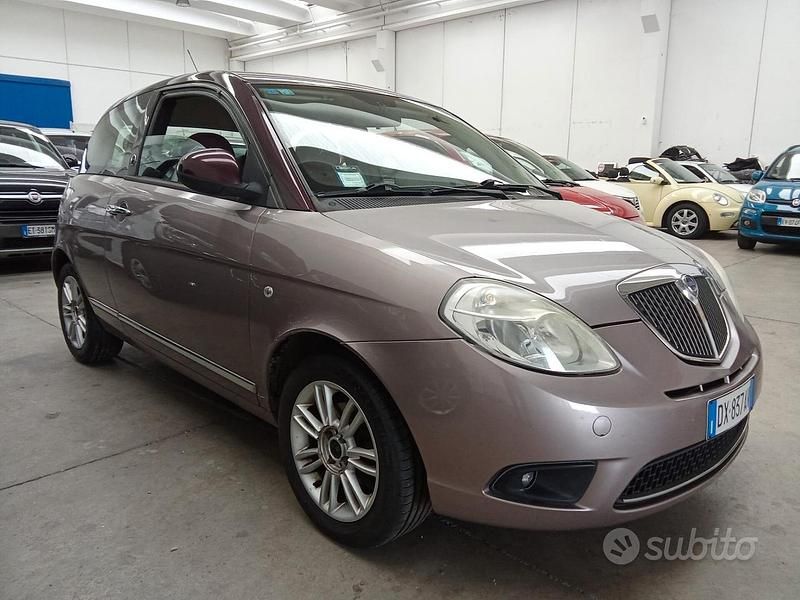 Usata Lancia Ypsilon Platinum 78 CV (57 kW) 2009 Lilla Utilitaria