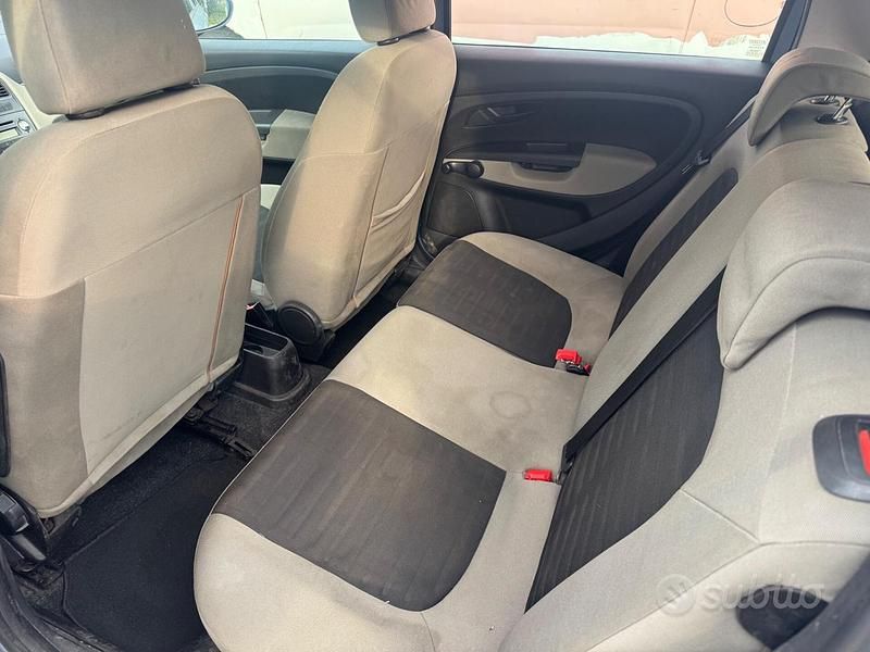 Usata Fiat Grande Punto Dynamic 90 CV (66 kW) 2006 Blu Utilitaria