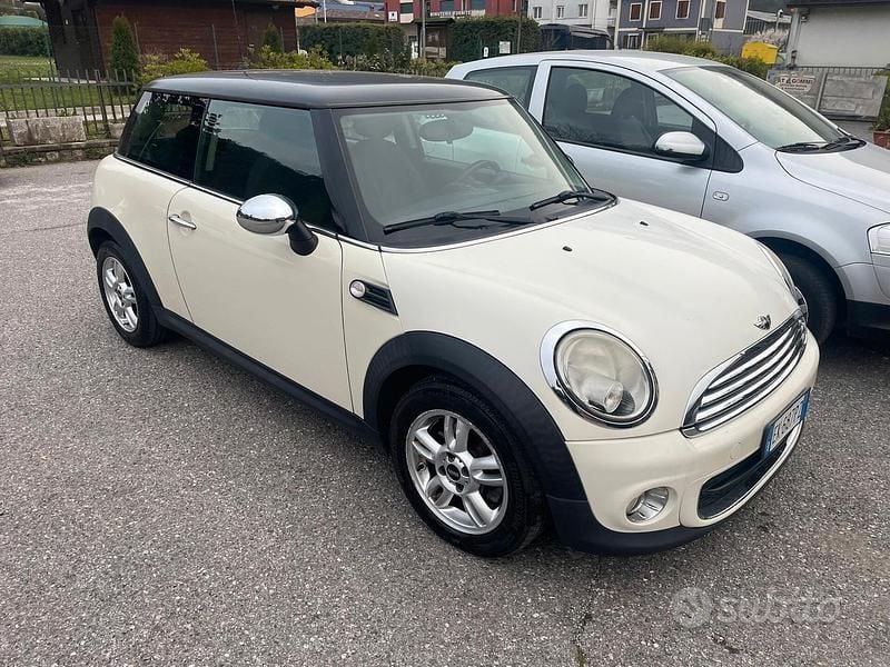 Usata Mini Cooper D 89 CV (65 kW) 2011 Bianco Utilitaria