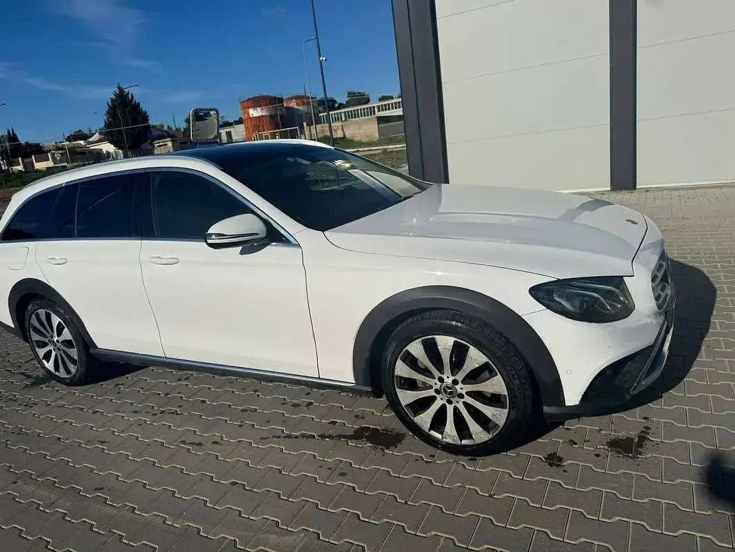Usata Mercedes E220 All-Terrain Premium Plus 194 CV (142 kW) 2020 Bianco Station wagon