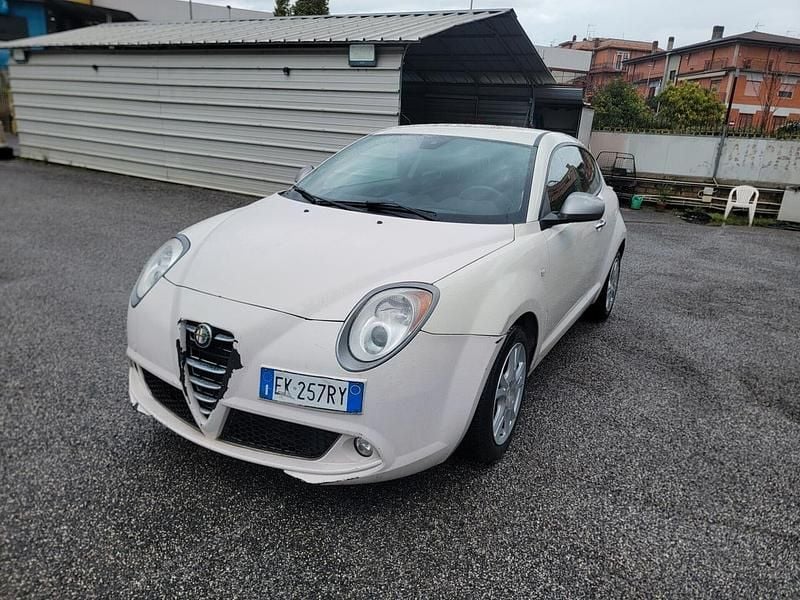 Usata Alfa Romeo MiTo Distinctive 95 CV (69 kW) 2011 Bianco Utilitaria