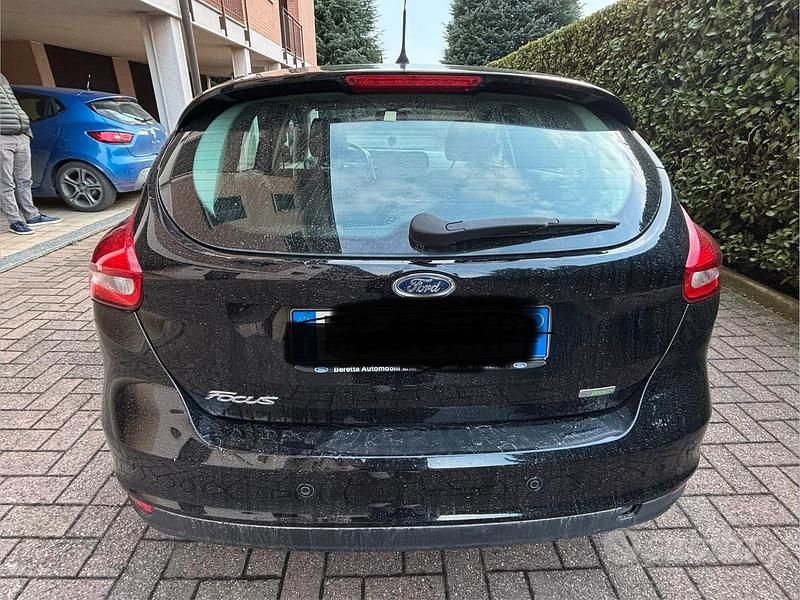 Usata Ford Focus S 101 CV (74 kW) 2015 Nero Berlina