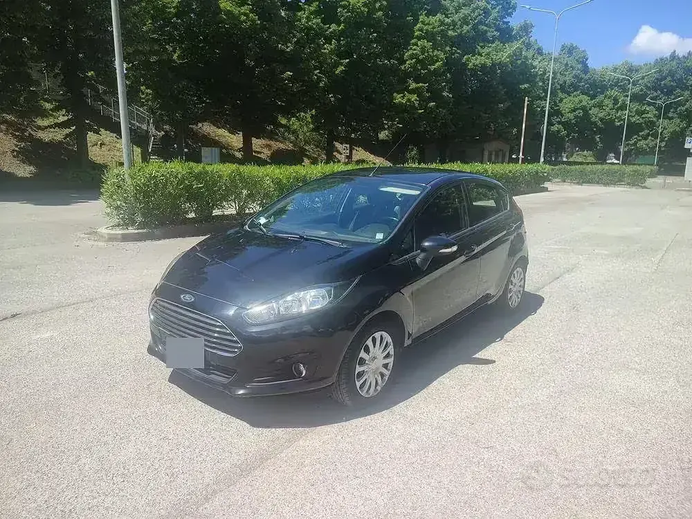 Usata Ford Fiesta 75 CV (55 kW) 2013 Nero Berlina