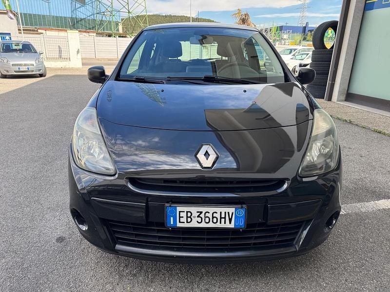 Usata Renault Clio II Luxe 75 CV (55 kW) 2010 Nero Berlina