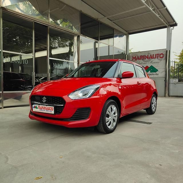 Begagnad Suzuki Swift 2022 Röd Halvkombi