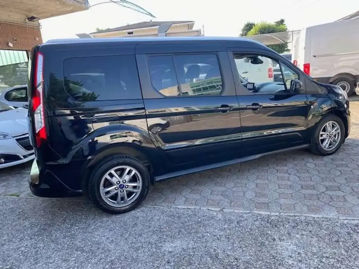 Usata Ford Tourneo Titanium 120 CV (88 kW) 2022 Nero Furgone