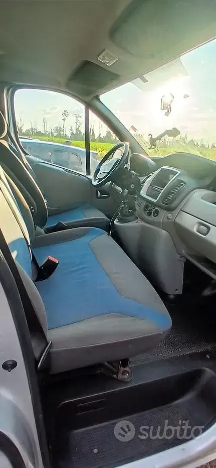 Usata Renault Trafic 80 CV (58 kW) 2012 Grigio Monovolume