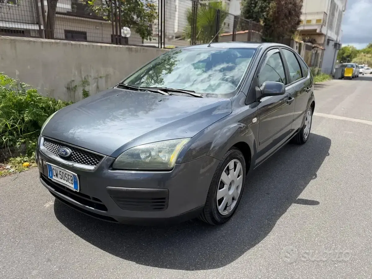 Usata Ford Focus 109 CV (80 kW) 2005 Grigio Berlina