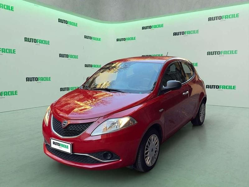 Usata Lancia Ypsilon Silver 69 CV (50 kW) 2017 Rosso Utilitaria