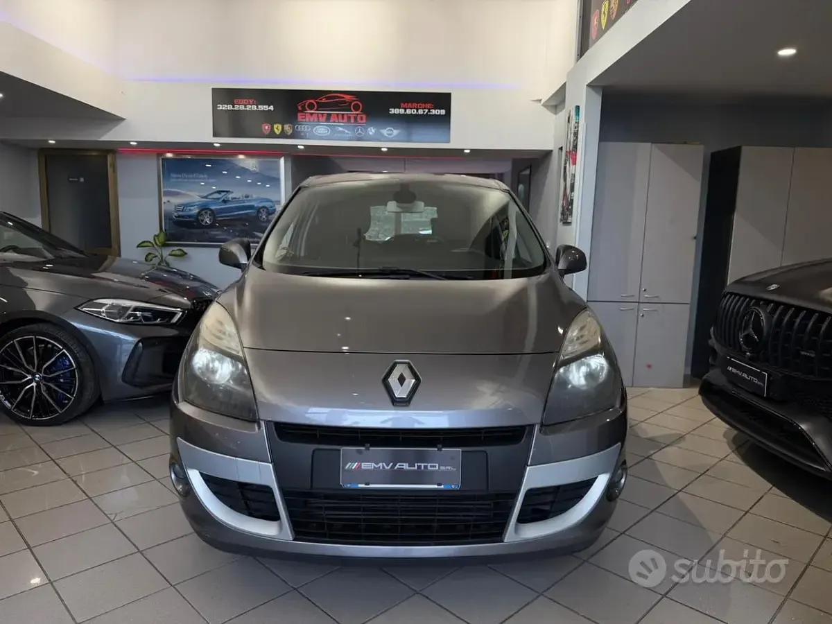 Usata Renault Scénic Luxe 110 CV (80 kW) 2011 Grigio Monovolume