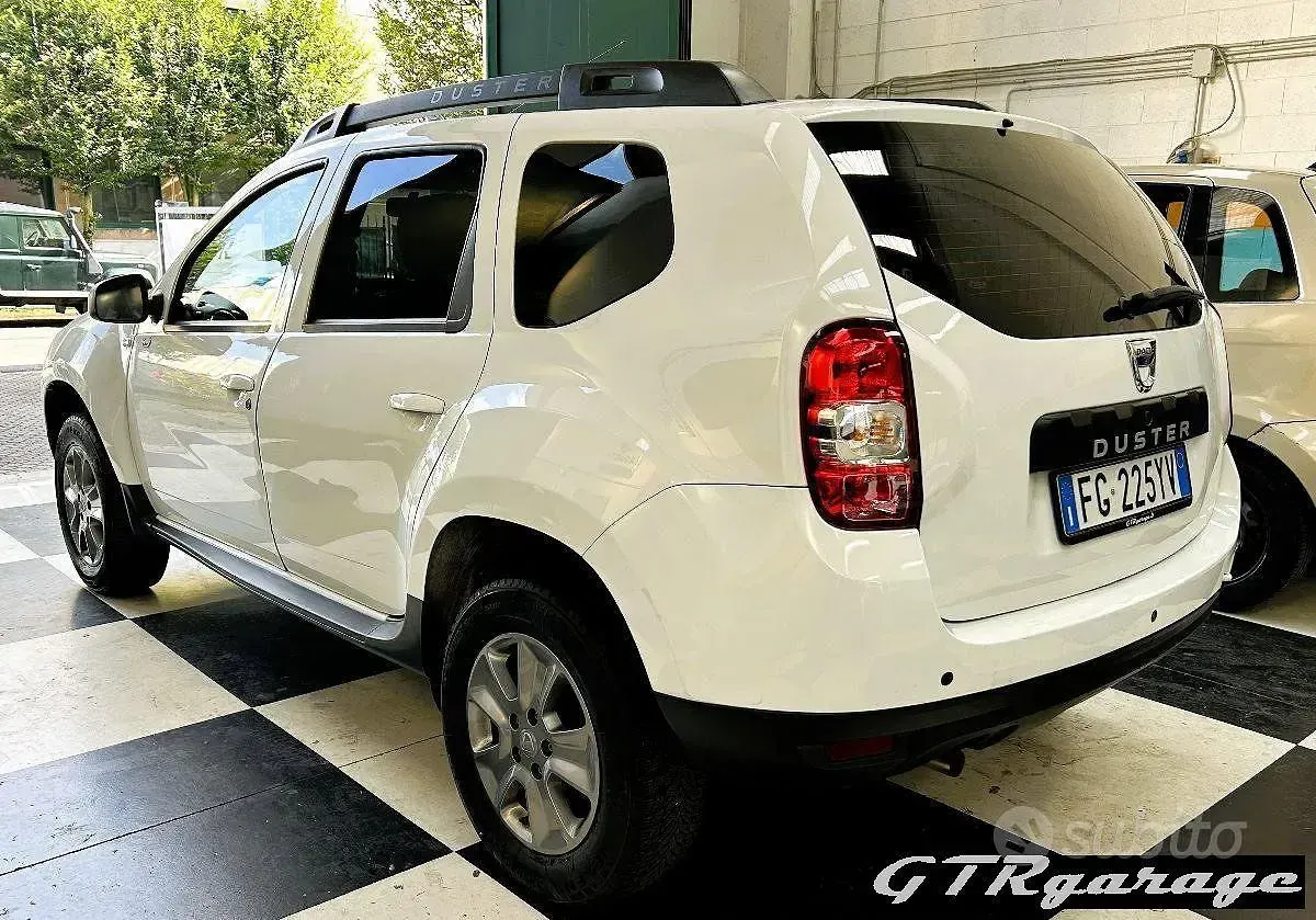 Usata Dacia Duster Lauréate 114 CV (83 kW) 2017 Bianco SUV