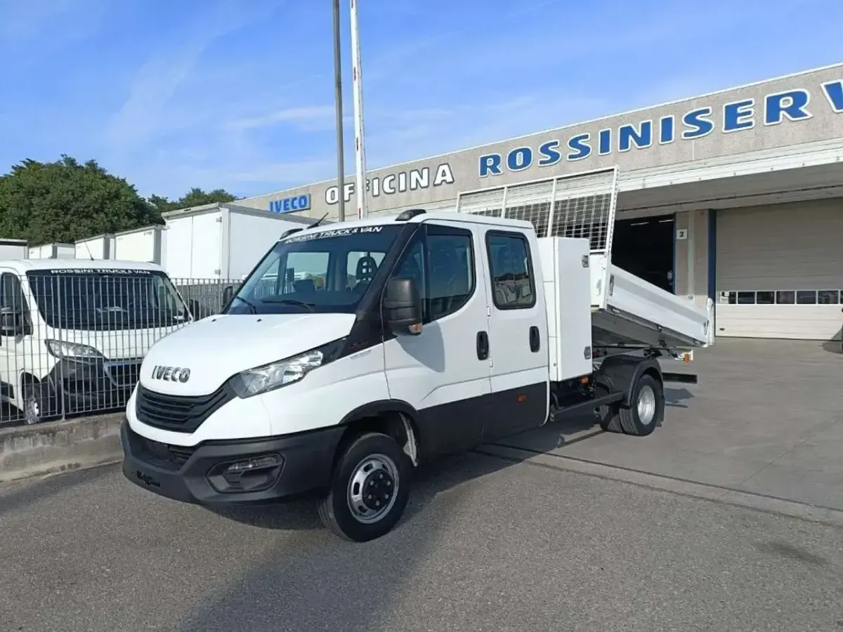Usata Iveco Daily 160 CV (117 kW) 2023 Bianco Furgone