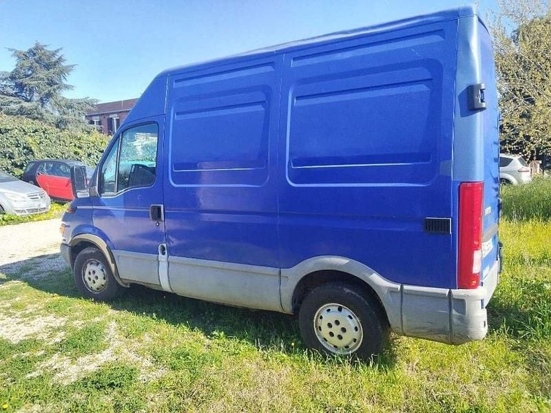 Usata Iveco Daily 106 CV (77 kW) 2001 Blu Furgone