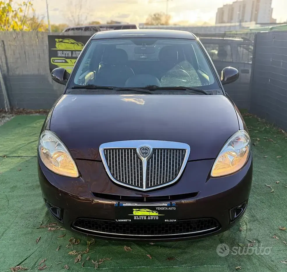 Usata Lancia Ypsilon 77 CV (56 kW) 2011 Viola Utilitaria