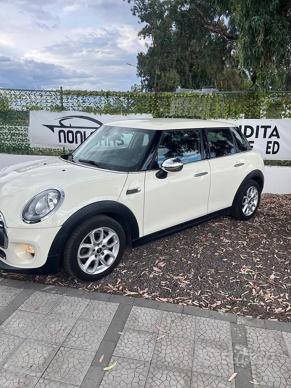 Usata Mini Cooper D 116 CV (85 kW) 2014 Beige Utilitaria