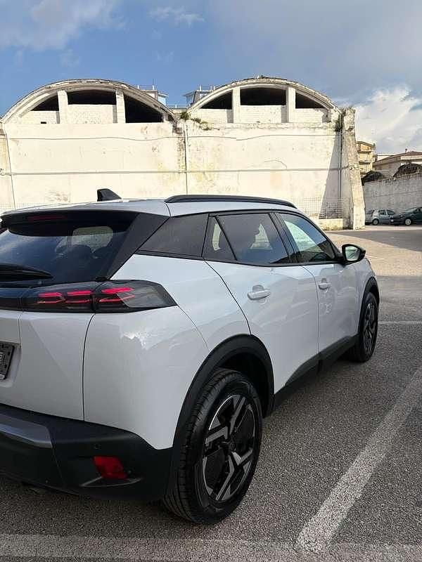 Usata Peugeot 2008 Allure 101 CV (74 kW) 2025 SUV
