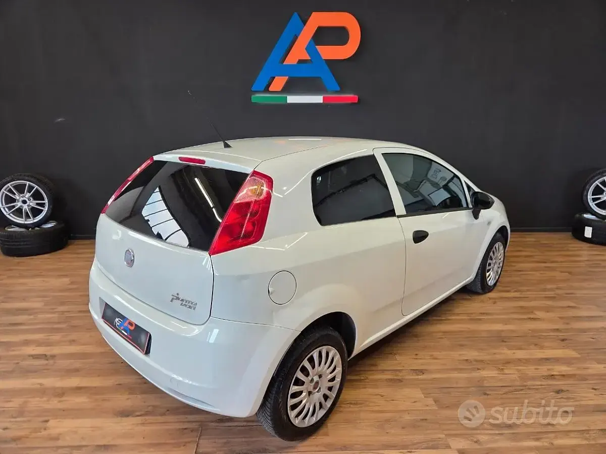 Usata Fiat Grande Punto S 75 CV (55 kW) 2012 Bianco Utilitaria