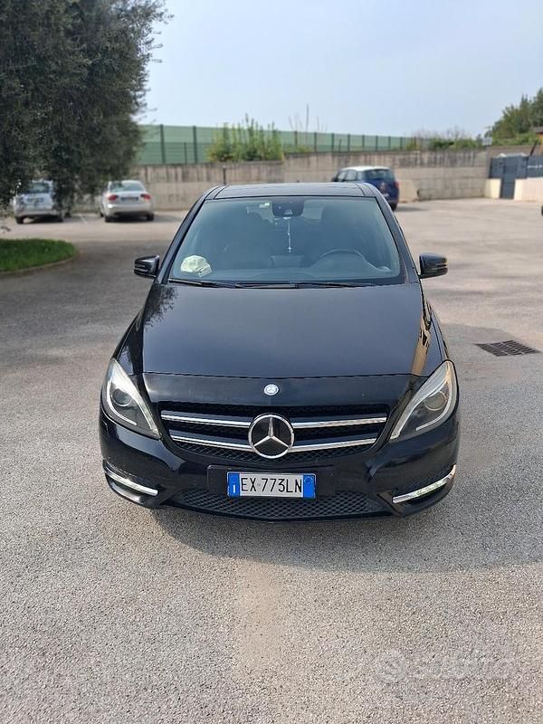 Usata Mercedes B180 110 CV (80 kW) 2012 Nero Monovolume