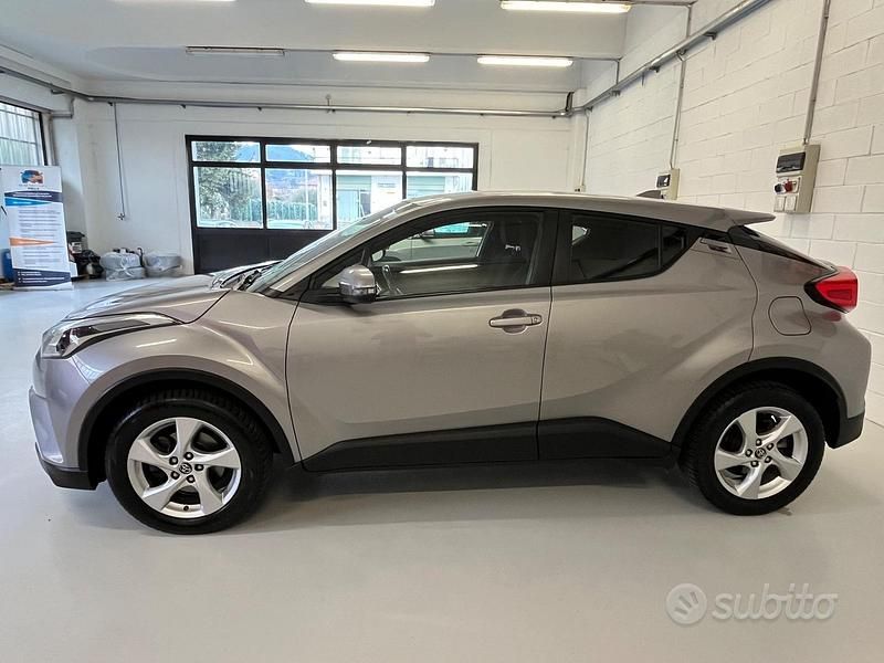 Usata Toyota C-HR Active 116 CV (85 kW) 2018 Grigio SUV