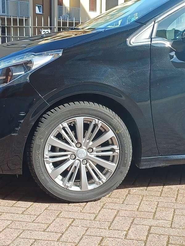 Usata Peugeot 208 Allure 83 CV (61 kW) 2019 Nero Utilitaria