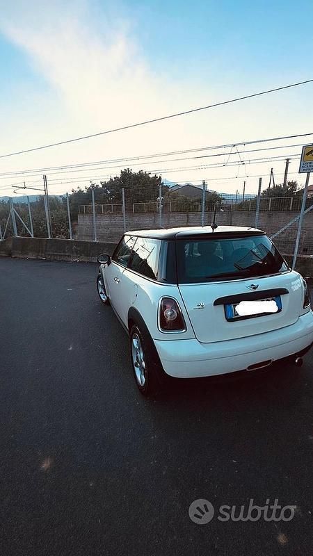 Bianco Usata 2009 Mini ONE Due volumi | 3650 € (Buon prezzo) - Immagine 1/4