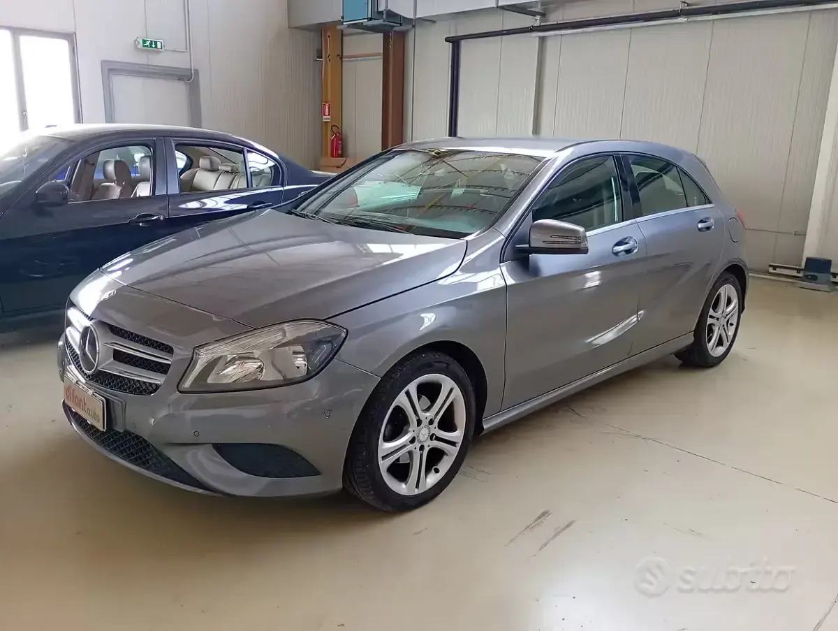 Usata Mercedes A180 109 CV (80 kW) 2014 Grigio Berlina