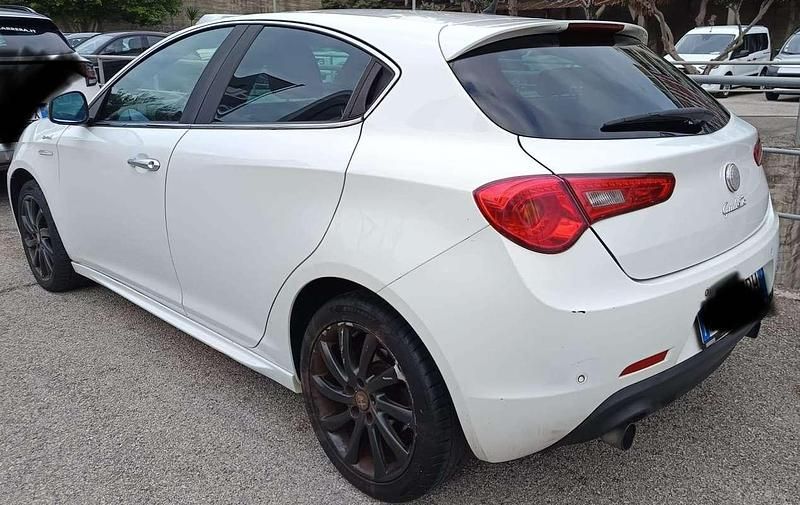 Usata Alfa Romeo Giulietta Distinctive 140 CV (102 kW) 2011 Bianco Berlina