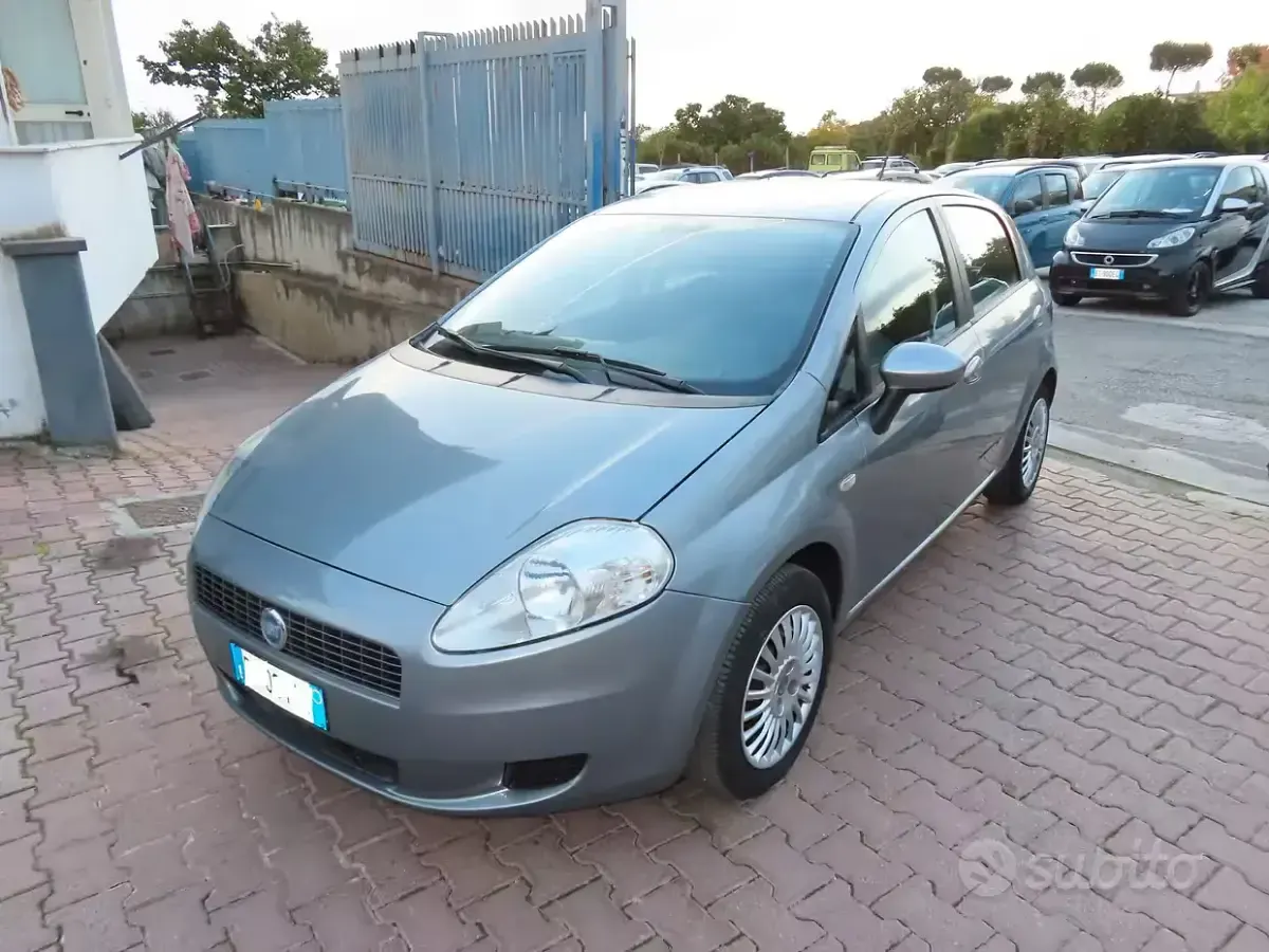 Usata Fiat Grande Punto Dynamic 65 CV (47 kW) 2006 Grigio Utilitaria