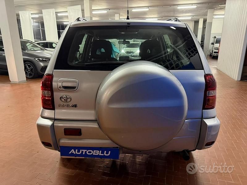 Usata Toyota RAV4 Sol 115 CV (84 kW) 2005 Argento SUV