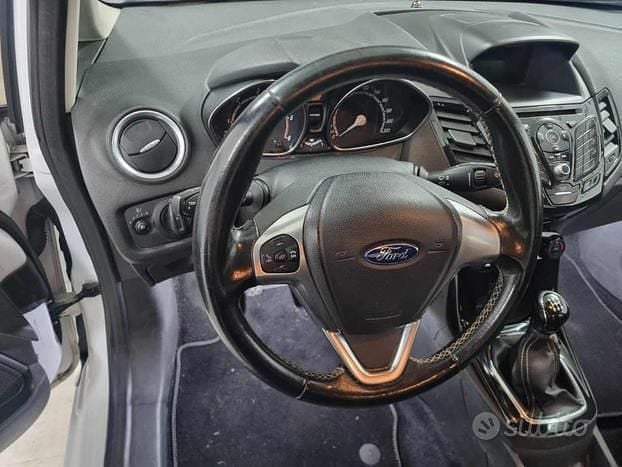 Usata Ford Fiesta Titanium 95 CV (69 kW) 2017 Bianco Utilitaria