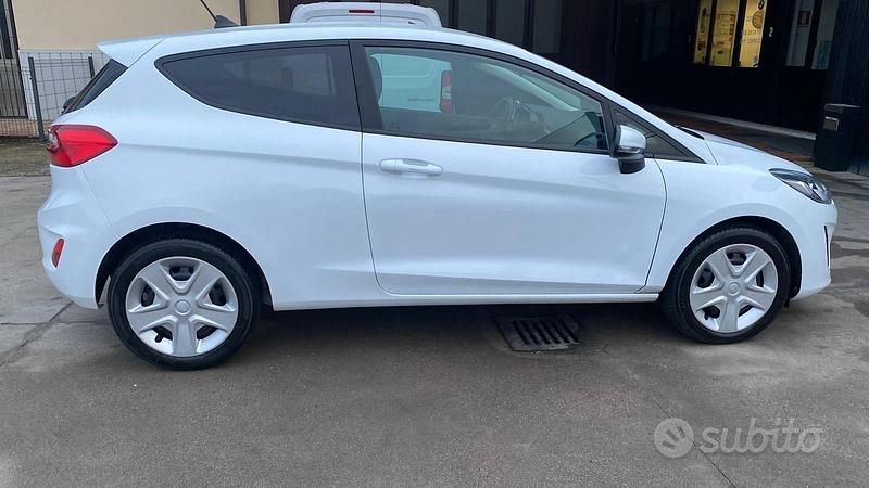 Usata Ford Fiesta Trend 85 CV (62 kW) 2020 Bianco Furgone