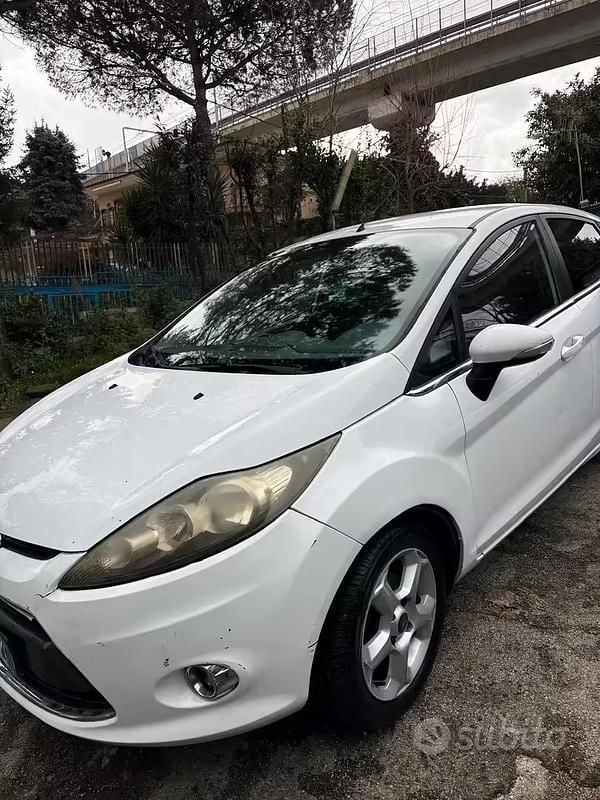 Usata Ford Fiesta 70 CV (51 kW) 2011 Utilitaria