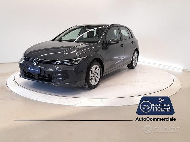 Usata VW Golf VIII Life 116 CV (85 kW) 2025 Grigio scuro Berlina