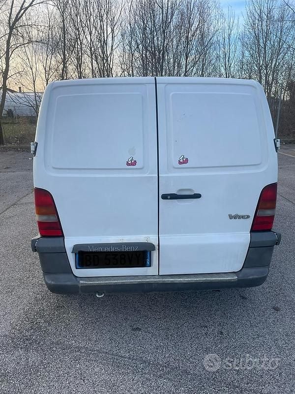 Usata Mercedes Vito 98 CV (72 kW) 1999 Bianco Furgone